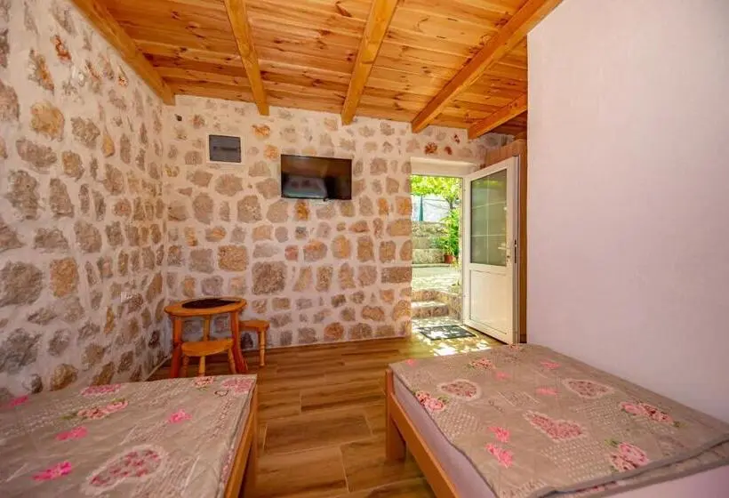 اتاق استاندارد, Ethno House Osobak