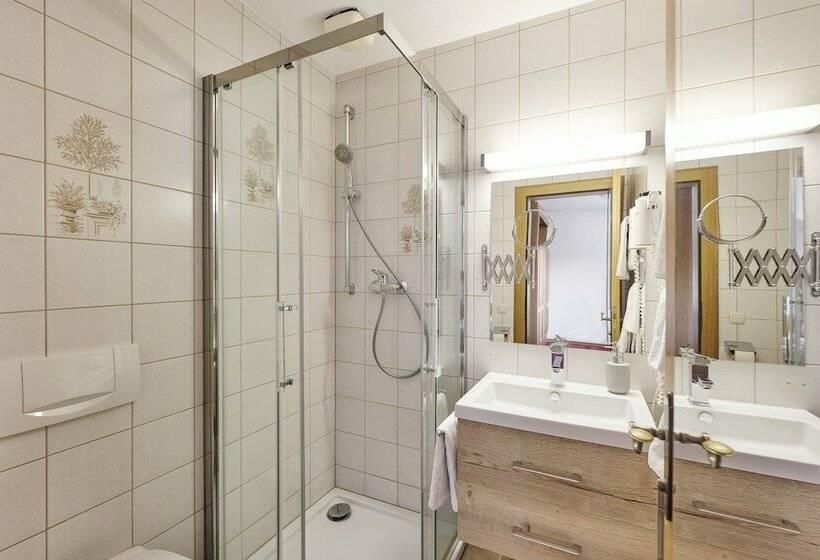 غرفة قياسية مزوَّدة بشُرفة, Der Klostertalerhof