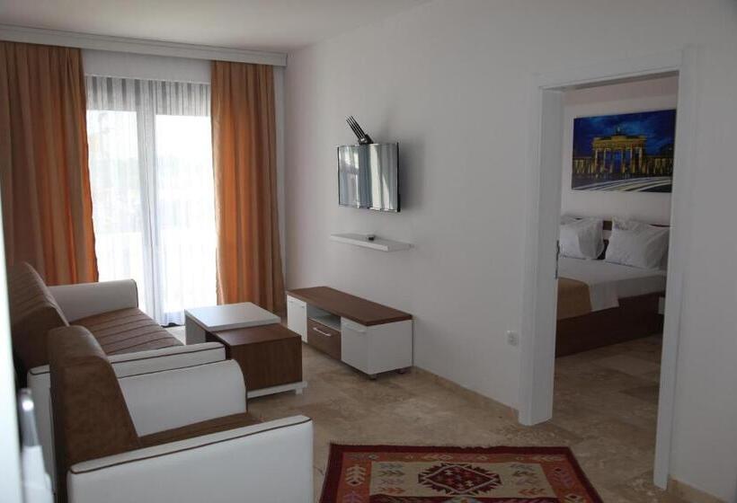 اتاق استاندارد چهار تخته, Premium Berlin With Pool