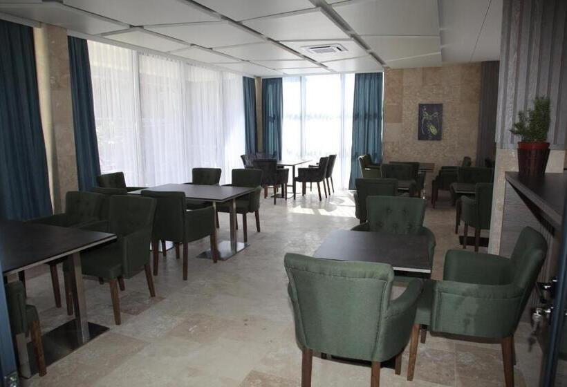 اتاق استاندارد چهار تخته, Premium Berlin With Pool