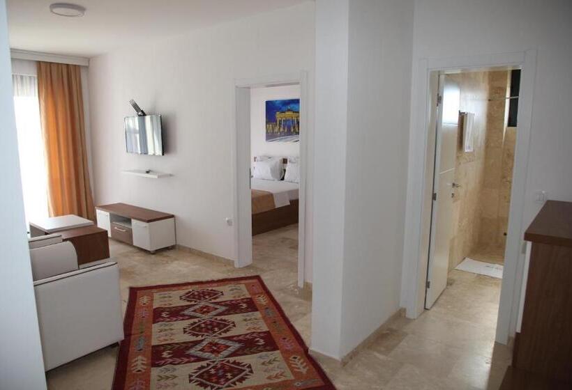 اتاق استاندارد چهار تخته, Premium Berlin With Pool