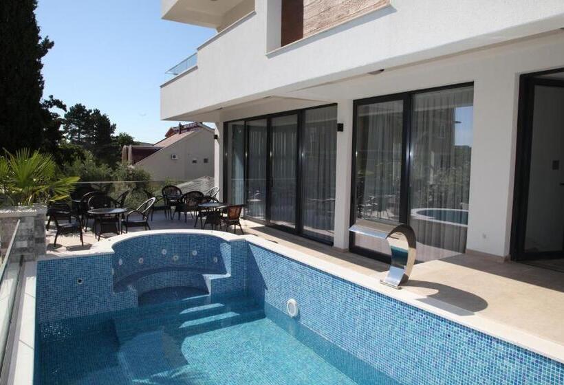 اتاق استاندارد چهار تخته, Premium Berlin With Pool