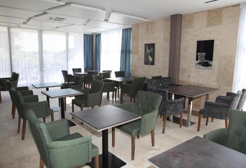 اتاق لوکس سه تخته, Premium Berlin With Pool