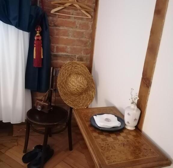 اتاق استاندارد با سرویس بهداشتی مشترک, Majestic Historic Apartment