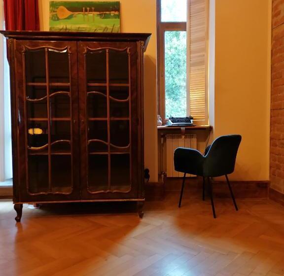 اتاق خانوادگی, Majestic Historic Apartment
