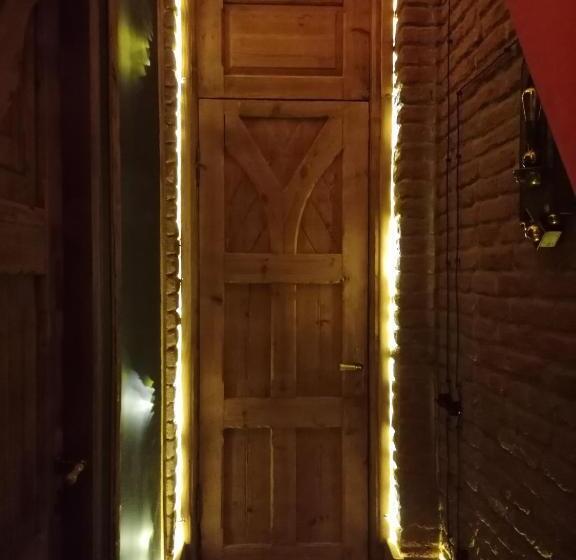 سوئیت با بالکن, Majestic Historic Apartment
