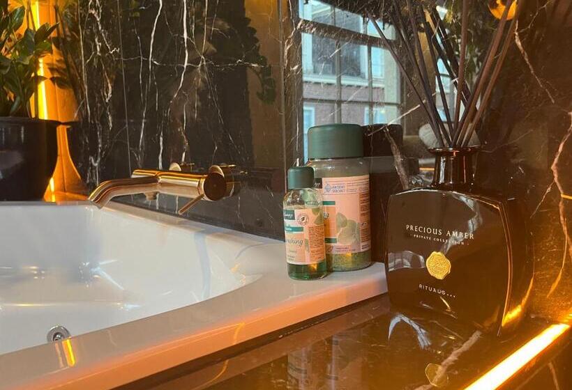 غرفة قياسية سرير كينج, The Enlightened House Luxury Suites