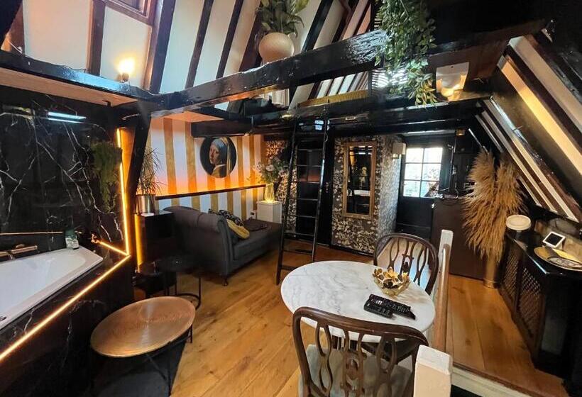 غرفة قياسية سرير كينج, The Enlightened House Luxury Suites