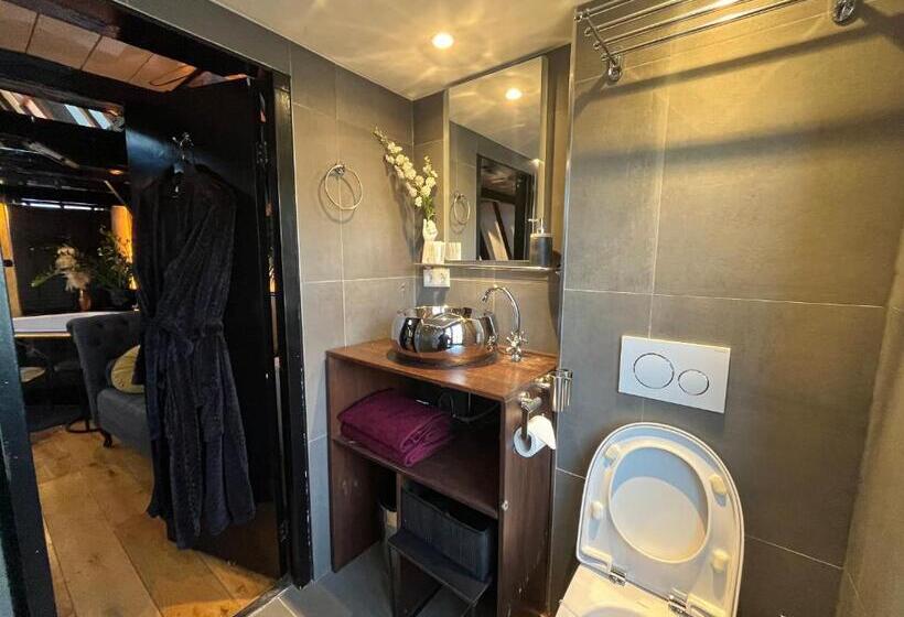 غرفة قياسية سرير كينج, The Enlightened House Luxury Suites