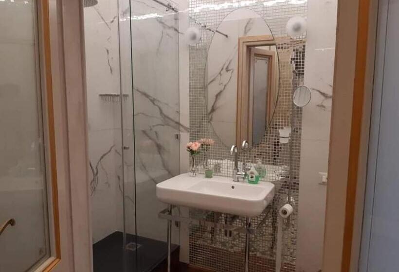 اتاق لوکس چهار تخته, Villa Magnolia Park