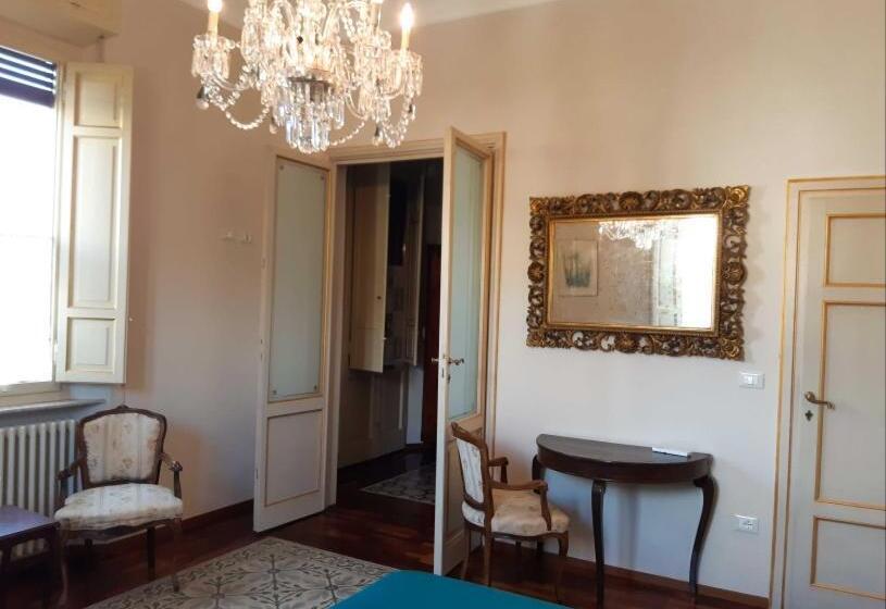 اتاق لوکس چهار تخته, Villa Magnolia Park