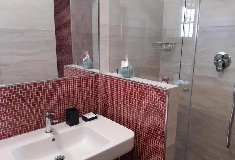اتاق پریمیوم چهارنفره, Villa Magnolia Park