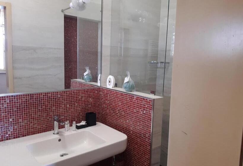 اتاق پریمیوم چهارنفره, Villa Magnolia Park