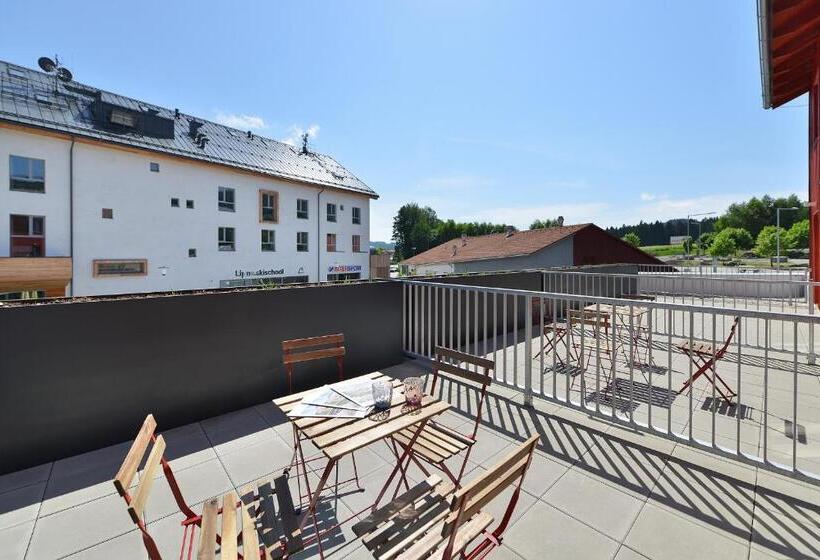 Comfort room with terrace, Element