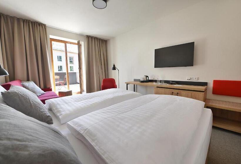 Comfort room with terrace, Element