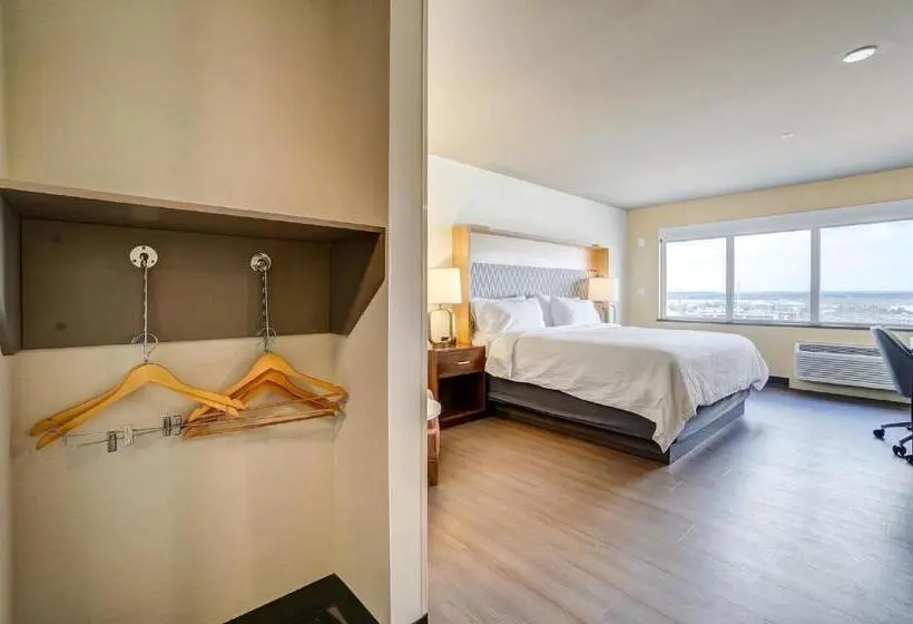 身障者適用キングサイズベッドルーム, Holiday Inn Gatineau   Ottawa, An Ihg