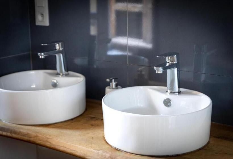 חדר משפחתי, Le Pied De La Lettre