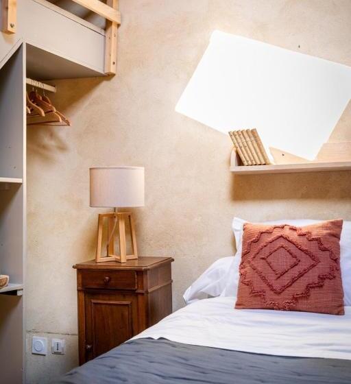 חדר משפחתי, Le Pied De La Lettre