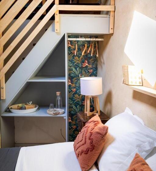 חדר משפחתי, Le Pied De La Lettre