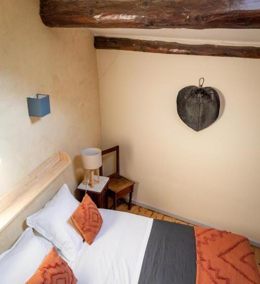 חדר משפחתי, Le Pied De La Lettre