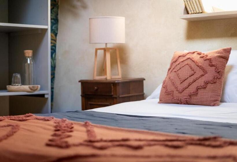 חדר משפחתי, Le Pied De La Lettre