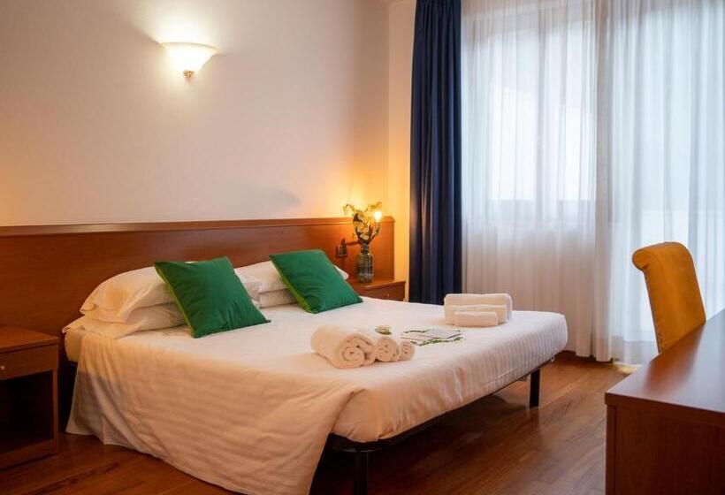 חדר סופריור, New Genziana