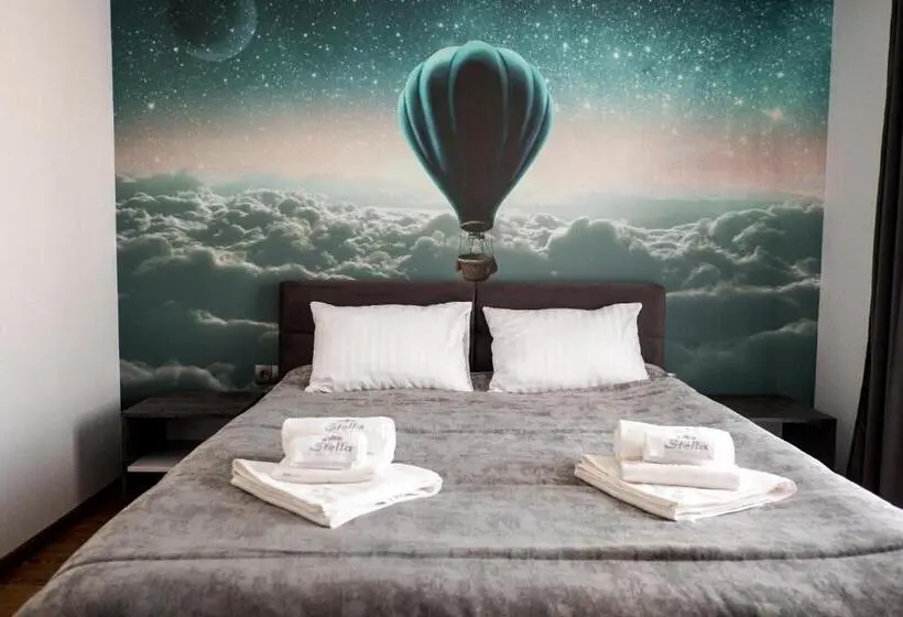 Deluxe Zimmer, Stella