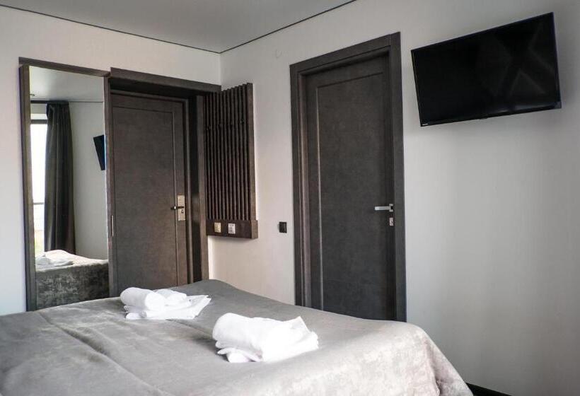 اتاق سوپریور, Stella