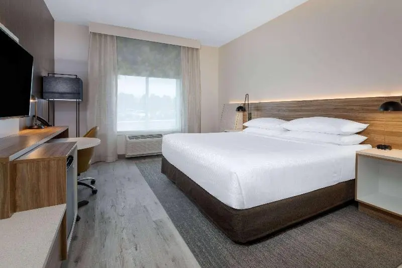 身障者適用キングサイズベッドルーム, Wyndham Garden Orlando Airport Free Airport Shuttle