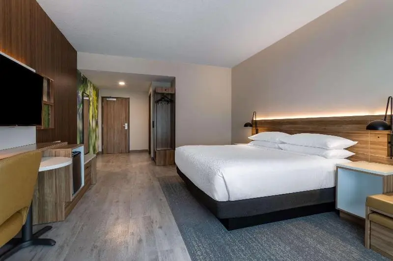 キングサイズベッドのデラックスルーム, Wyndham Garden Orlando Airport Free Airport Shuttle