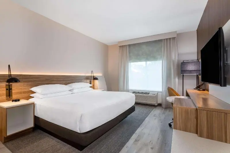 キングサイズベッドのスタンダードルーム, Wyndham Garden Orlando Airport Free Airport Shuttle