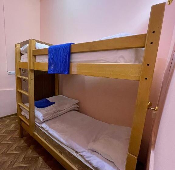 Camera Familiare, Kataryn Hostel