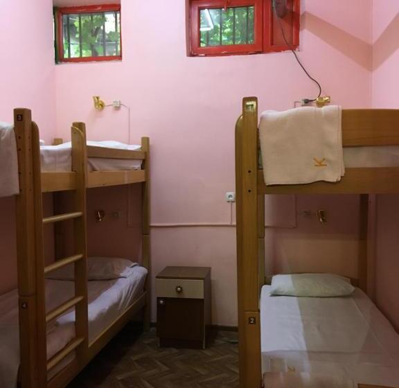 Camera Familiare, Kataryn Hostel