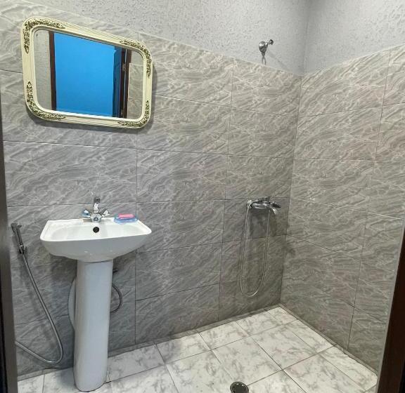 Camera Standard, Kataryn Hostel