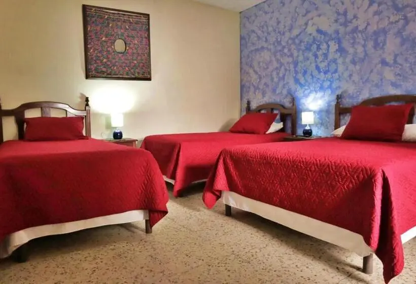 اتاق استاندارد چهار تخته, Posada San Miguel