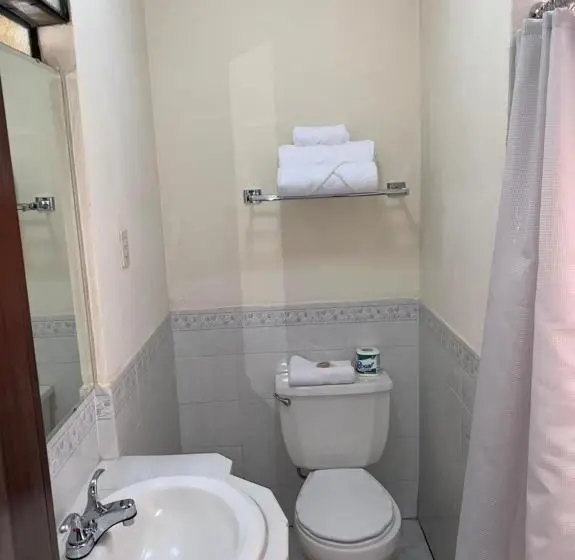 اتاق استاندارد چهار تخته, Posada San Miguel