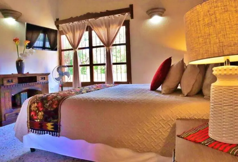 اتاق لوکس با تخت بزرگ, Posada San Miguel
