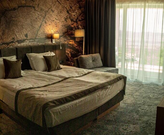 غرفة قياسية مطلّة علي حمام السباحة, The Five Elements Hotel And Spa