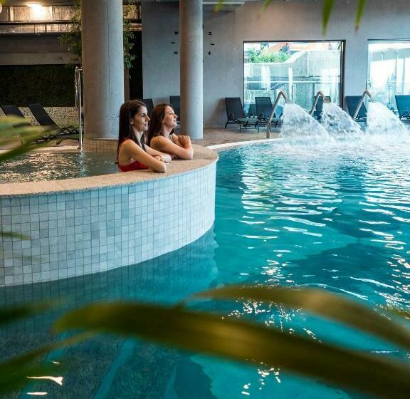 חדר סטנדרט נוף לבריכה, The Five Elements Hotel And Spa