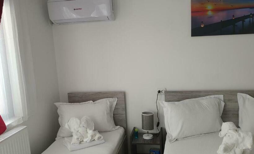 اتاق استاندارد سه نفره, Casa David