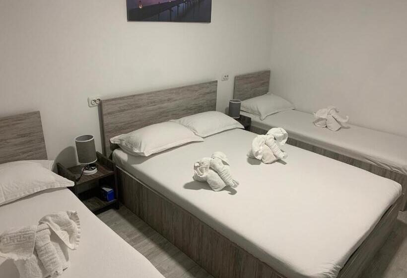 Economy Quadruple Room, Casa David