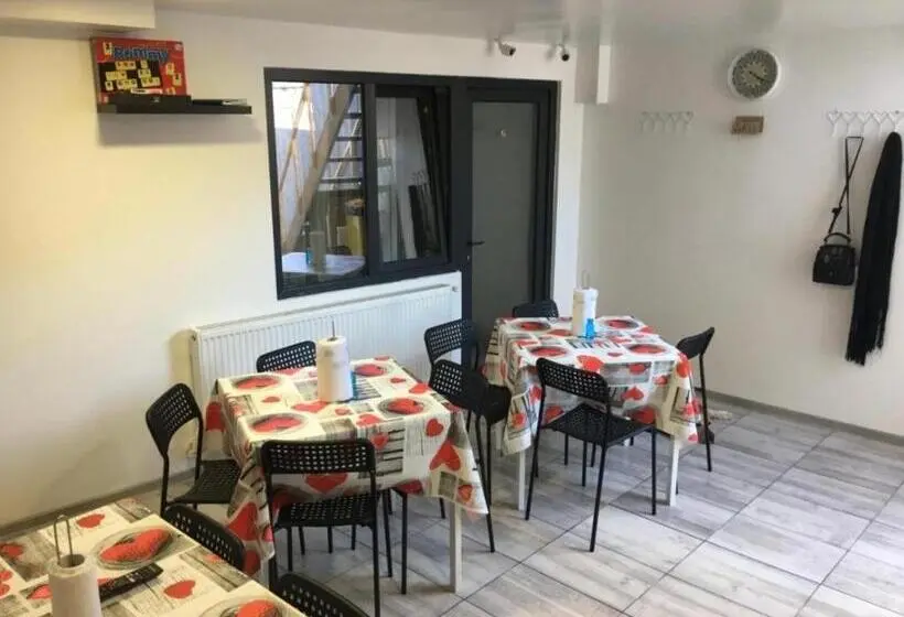 エコノミー４人部屋, Casa David