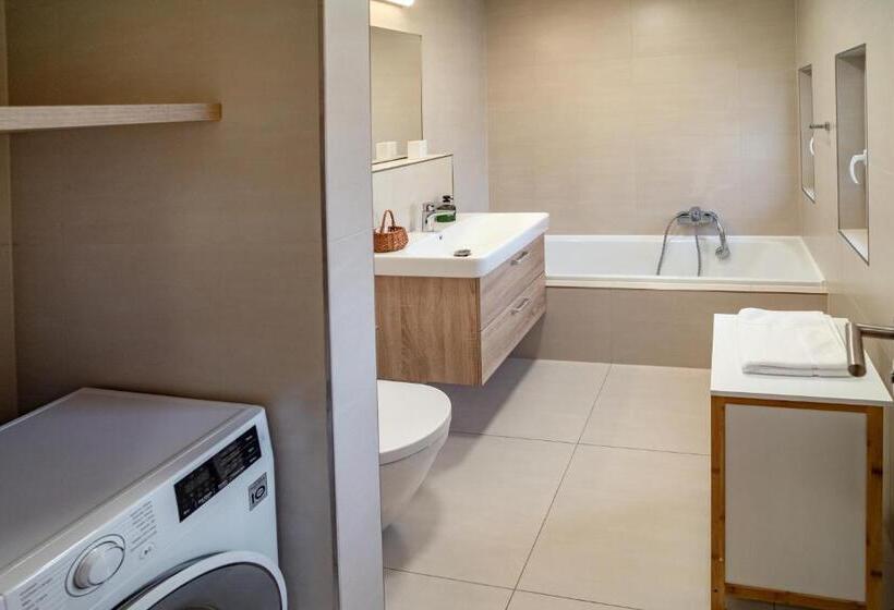 디럭스 스튜디오, Smrž