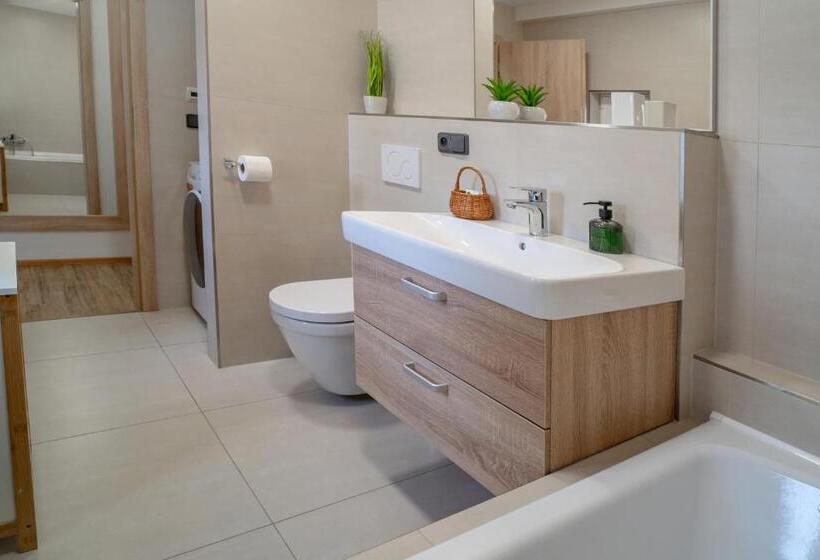 디럭스 스튜디오, Smrž