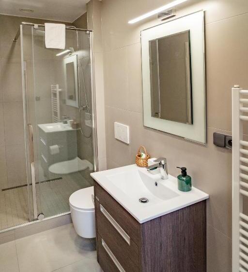 디럭스 룸, Smrž