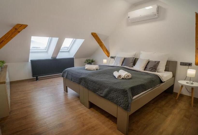 침실 1개 아파트, Smrž