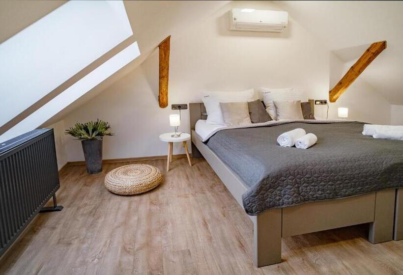 침실 1개 아파트, Smrž