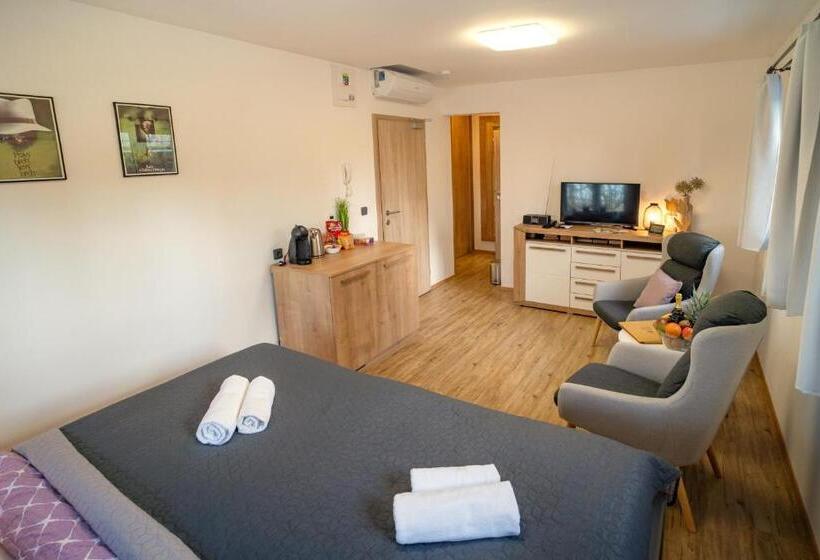 스탠다드 룸, Smrž