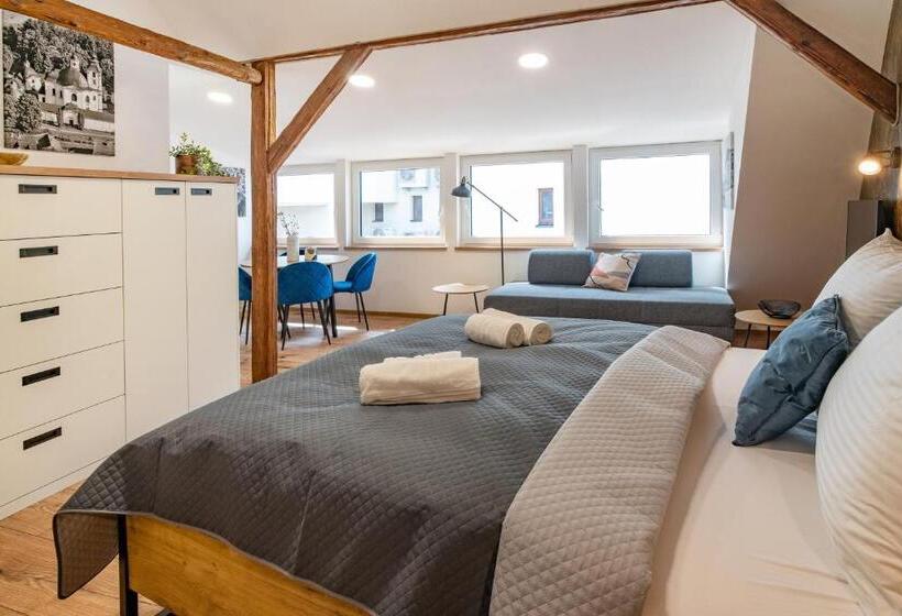 디럭스 룸, Smrž