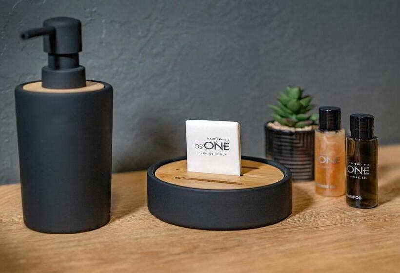 디럭스 룸, Smrž